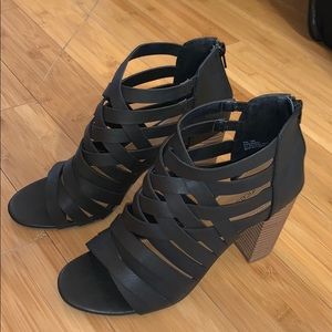 Debbie woven black heel